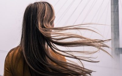Comment lisser ses cheveux de façon saine ?