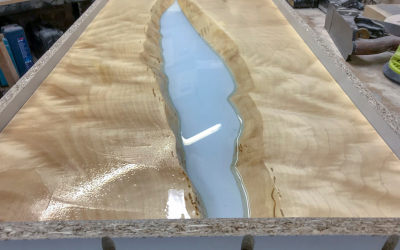 Table en résine epoxy : une solution déco qui illumine votre maison