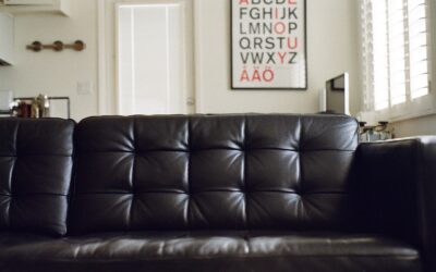 8 conseils astucieux pour nettoyer et entretenir un canapé en cuir